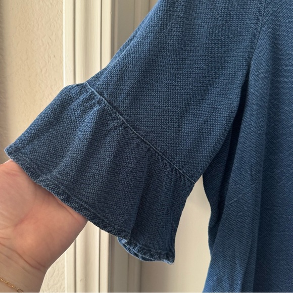 Old Navy Textured Chambray Lace Front Top - Picture 4 of 9